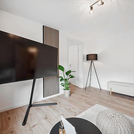 Malu Rooms - Ruhige Lage, Erdgeschoss, Smarttv, Netflix, 24H Checkin, Ludwigsburg Exterior photo