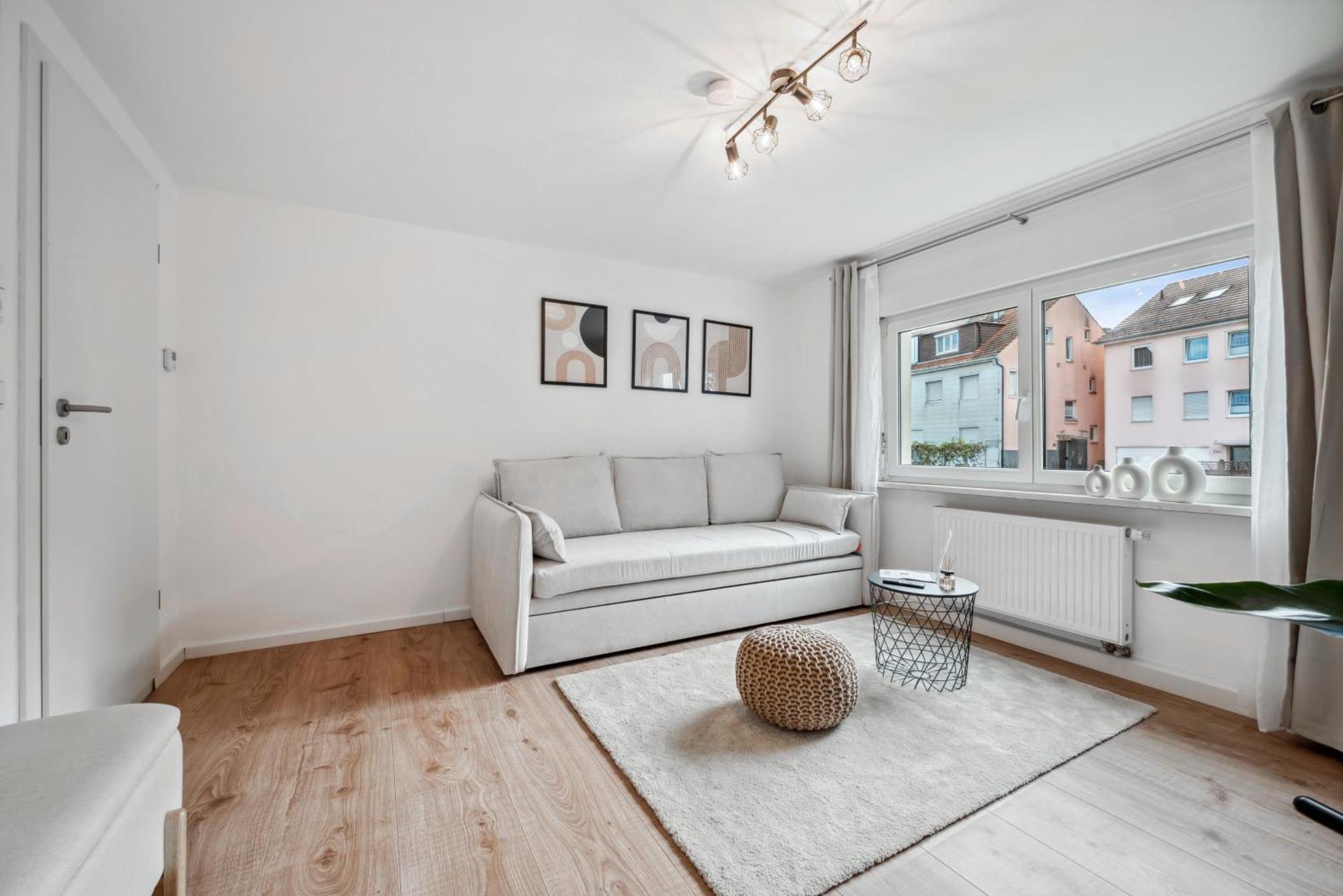 Malu Rooms - Ruhige Lage, Erdgeschoss, Smarttv, Netflix, 24H Checkin, Ludwigsburg Exterior photo