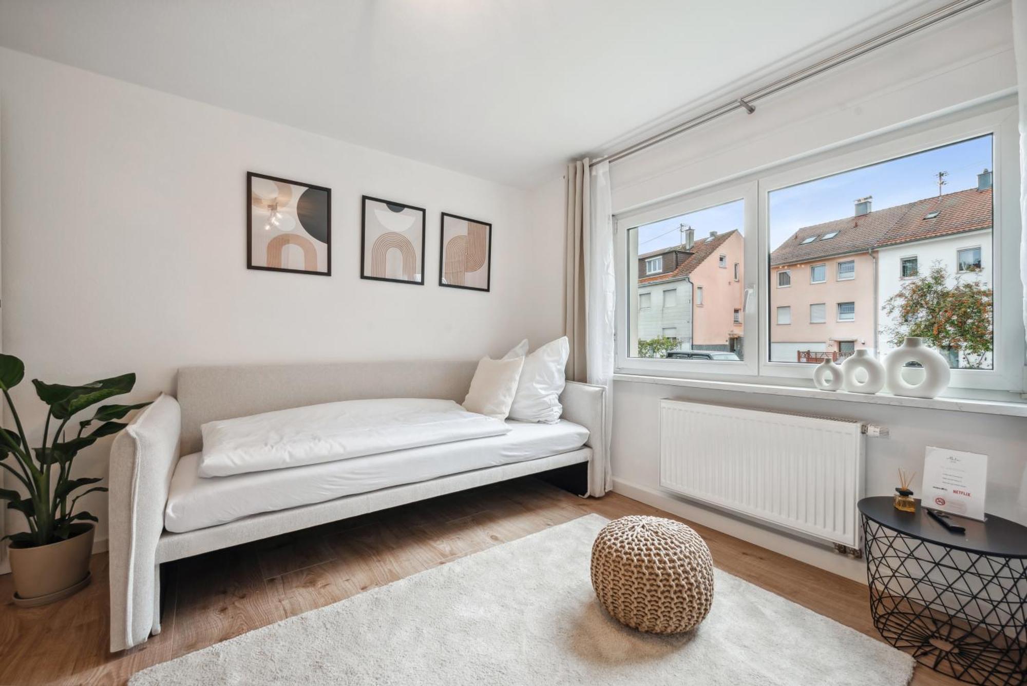 Malu Rooms - Ruhige Lage, Erdgeschoss, Smarttv, Netflix, 24H Checkin, Ludwigsburg Exterior photo