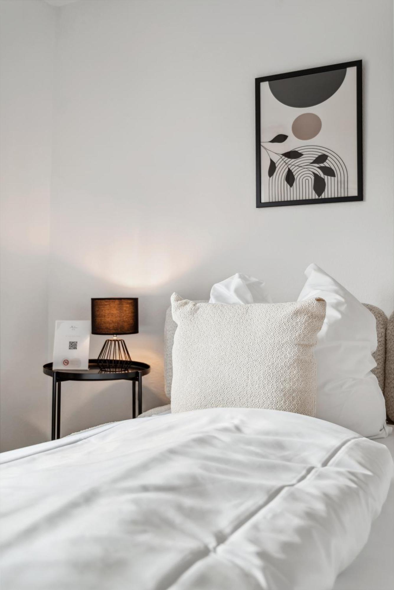Malu Rooms - Ruhige Lage, Erdgeschoss, Smarttv, Netflix, 24H Checkin, Ludwigsburg Exterior photo