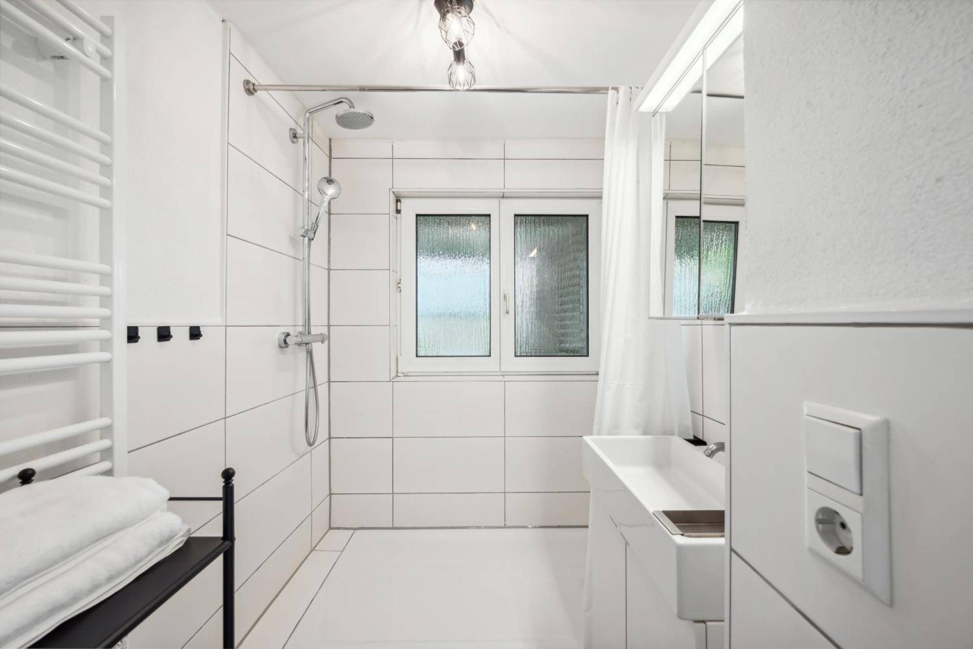 Malu Rooms - Ruhige Lage, Erdgeschoss, Smarttv, Netflix, 24H Checkin, Ludwigsburg Exterior photo
