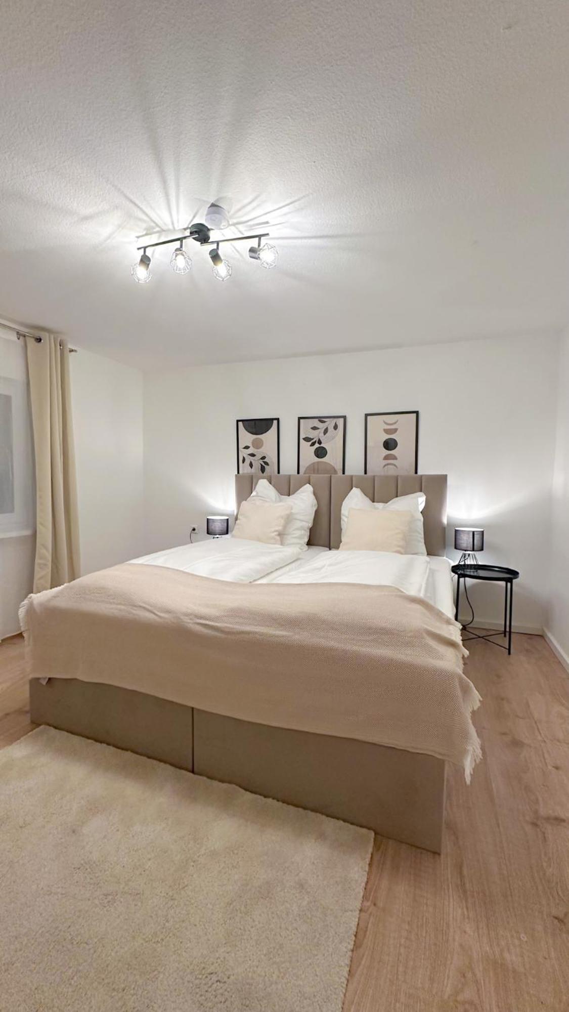 Malu Rooms - Ruhige Lage, Erdgeschoss, Smarttv, Netflix, 24H Checkin, Ludwigsburg Exterior photo