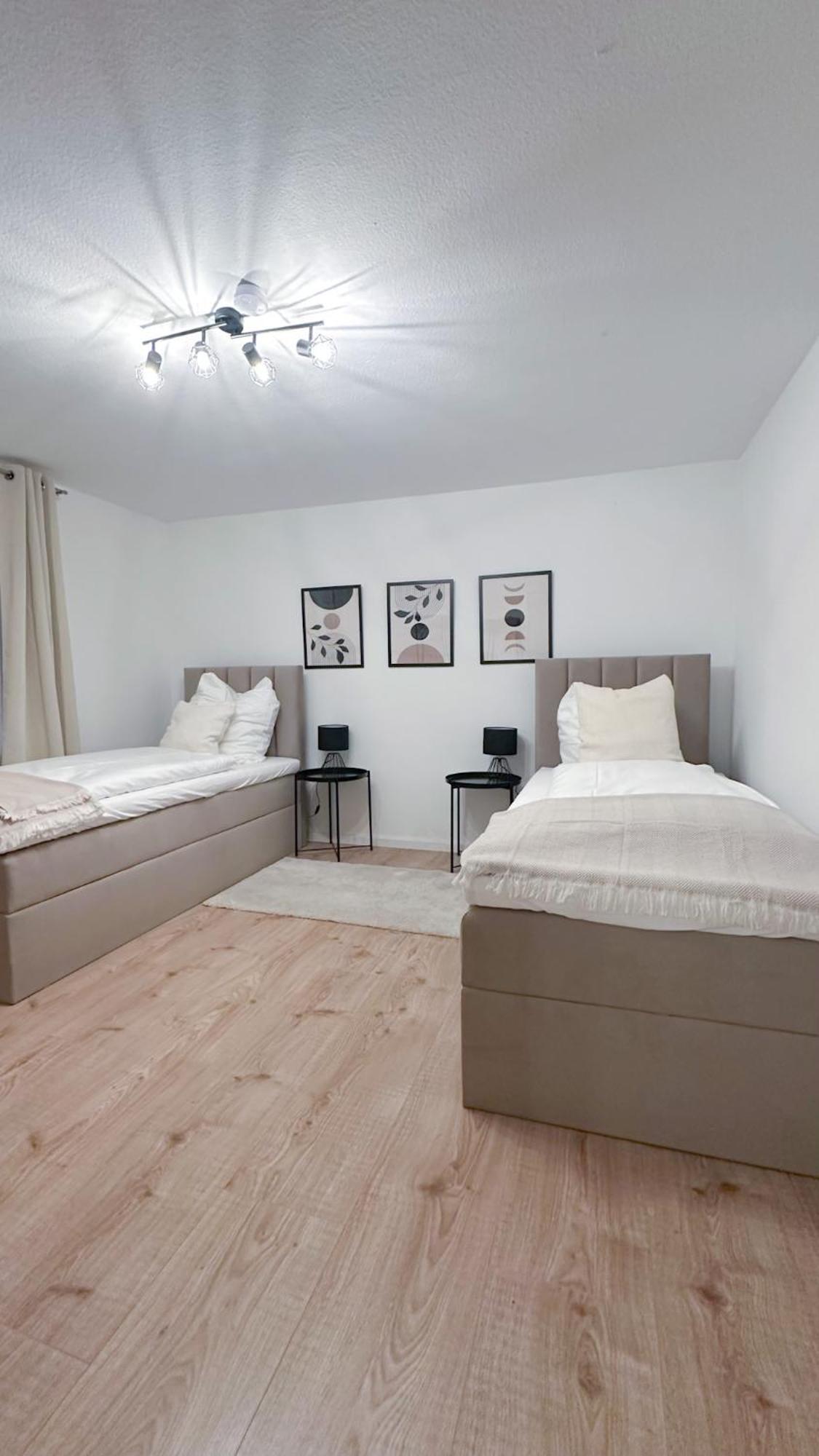 Malu Rooms - Ruhige Lage, Erdgeschoss, Smarttv, Netflix, 24H Checkin, Ludwigsburg Exterior photo